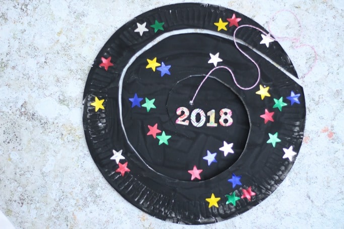 New Years Eve Craft Paper Plate Twirler kids can make