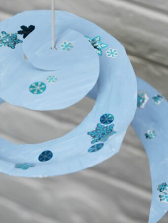 paper plate snowflake craft twirler