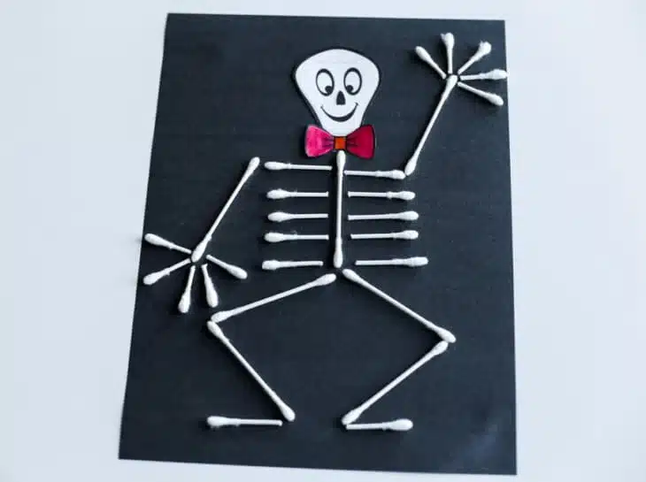 q-tip skeleton craft for toddlers and preschoolers
