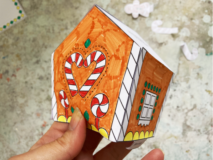 back of paper gingerbread house craft