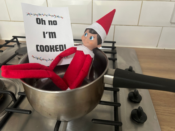 funny elf on the shelf saucepan joke