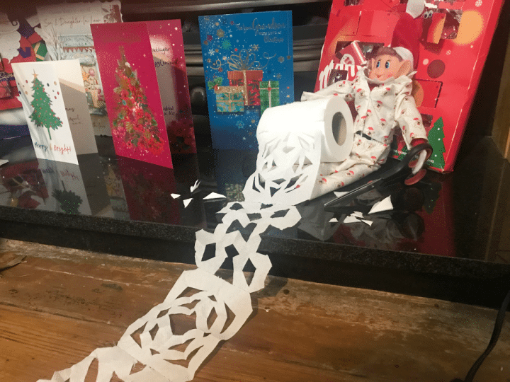 easy cheap elf idea toilet roll snowflakes