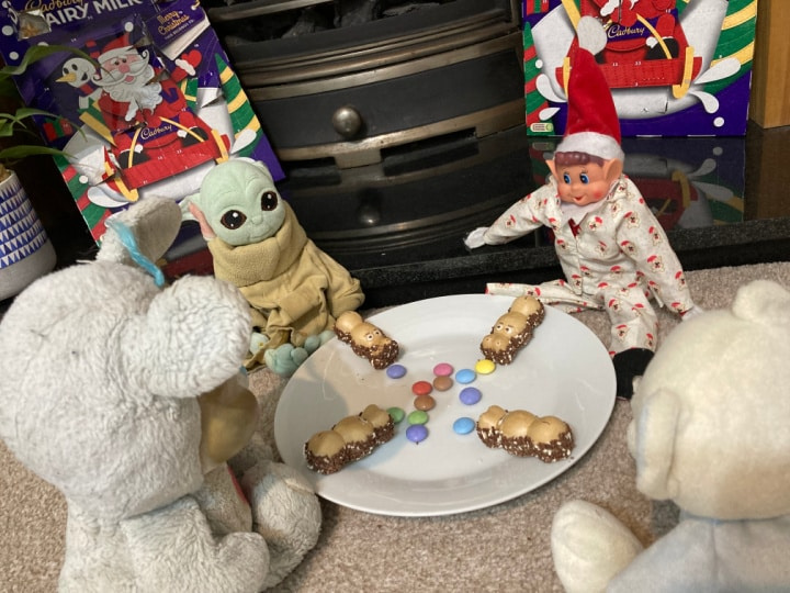 Easy Christmas elf Hungry Hippos candy game