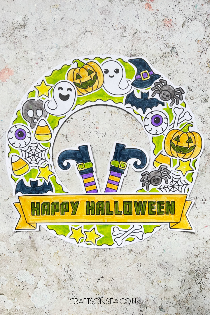 Halloween wreath craft for kids made using a free printable template