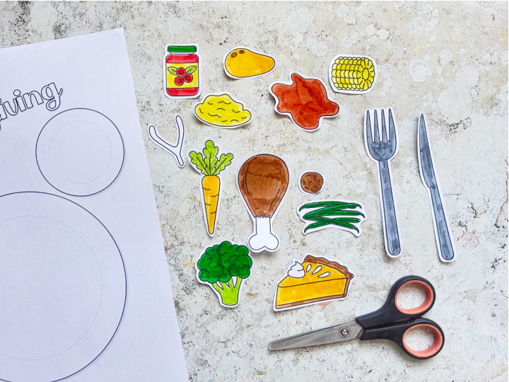 cut out Thanksgiving food pieces ready to arrange on the printable plates